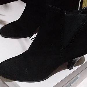 Women's leather and suede pull on booty boot